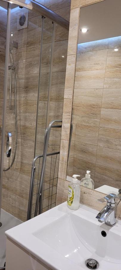 Tlc Apartments Cracow Красков Екстериор снимка