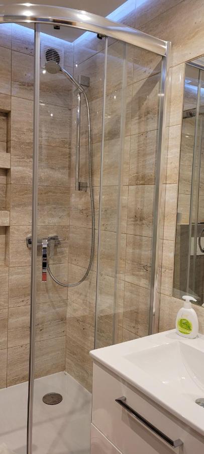 Tlc Apartments Cracow Красков Екстериор снимка